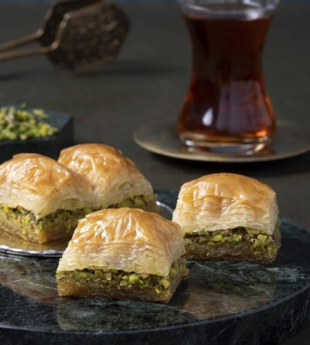 Baklava with pistachios from Karakoy Guluoglu - 1 kg