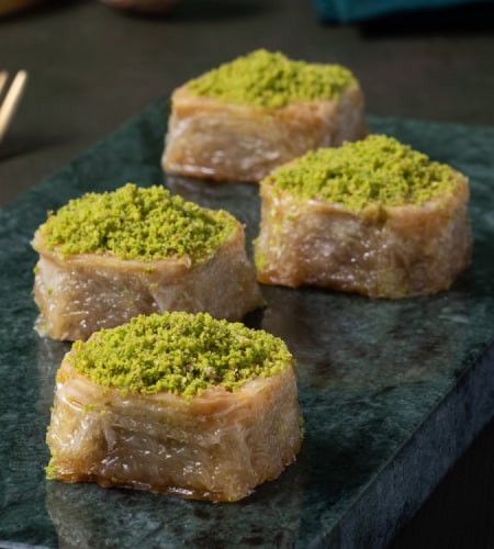 Baklava Palace Rolls with Walnuts from Karakoy Guluoglu - 1kg