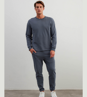 طقم رجالي من القطن طويل الأكمام مع بنطلون جيوب بلون إنديجو