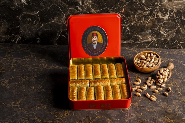 Yellow Turkish Baklava with Pistachio - Small Box 1kg - Hafiz Mustafa