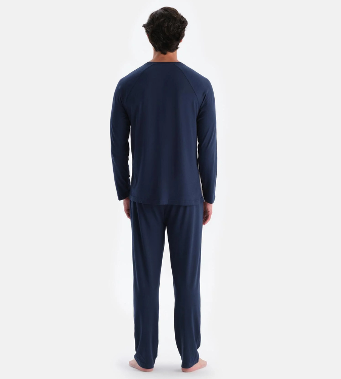 Men's long-sleeved pajama set with raglan sleeve detail in grey and navy