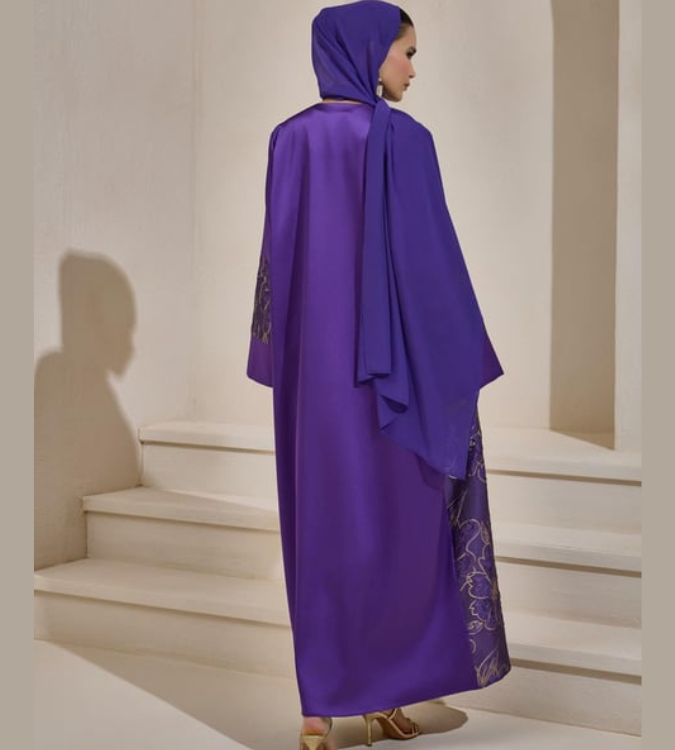 Vera Abaya with luxurious design and scarf