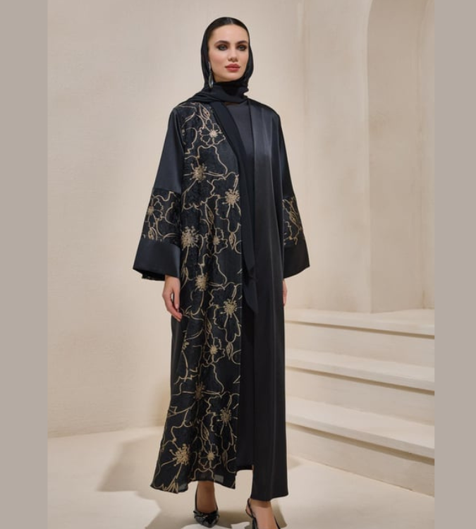 Vera Abaya with luxurious design and scarf