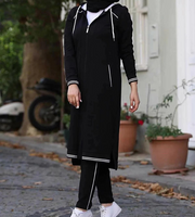 بدلة رياضية نسائية باللون الأسود من كاميليا حجاب