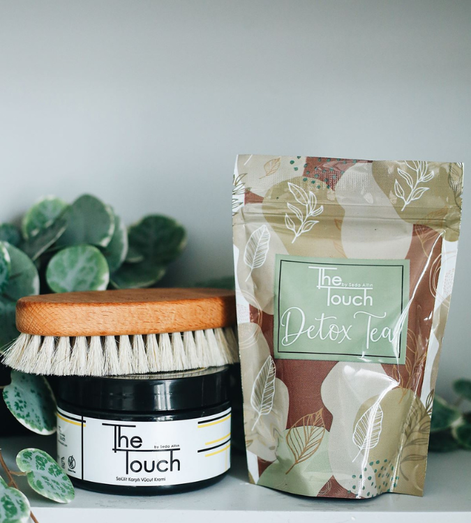 Body care set consisting of anti-cellulite cream 250 ml + ponytail brush + detox tea