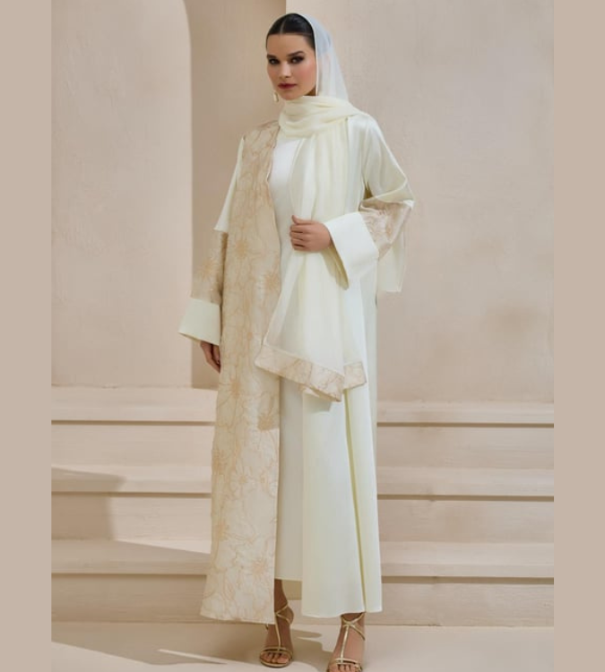 Vera Abaya with luxurious design and scarf