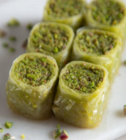 سراي سرما بالفستق – رقائق عجين ذهبية بحشوة فستق ناعم تذوب في الفم