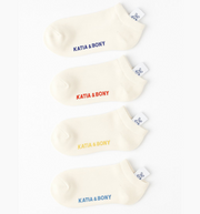 طقم جوارب أطفال (4 أزواج) مزينة بإكسسوارات – تصميم مرح وراحة تدوم طوال اليوم