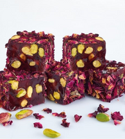 حلقوم تركي بالفستق مغطى بأوراق الورد - 500 جرام