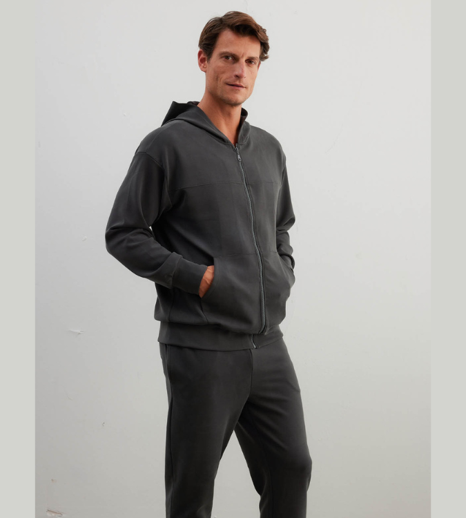 طقم رجالي بسوفت تاتش يتكون من سويت شيرت بسحاب وبنطلون بلون أنثراسيت