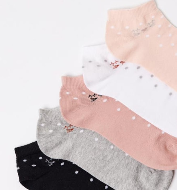 طقم جوارب نسائية منقطة (5 أزواج) – ألوان ناعمة وتصميم أنيق