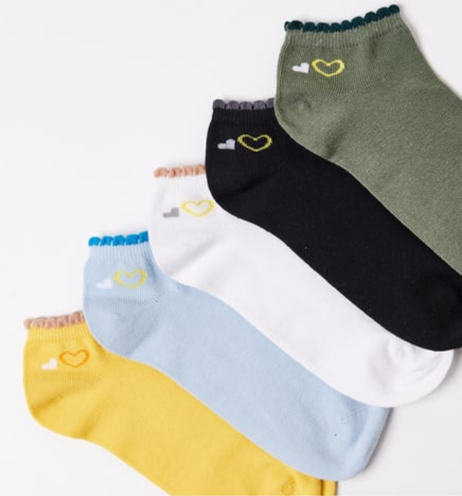 طقم جوارب نسائية (5 أزواج) – تصميم قلب لطيف وألوان عصرية