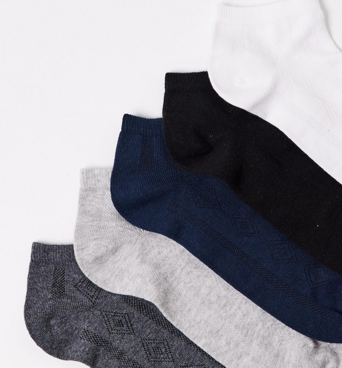 طقم جوارب رجالية مطرزة (5 أزواج) – أناقة يومية وراحة مثالية