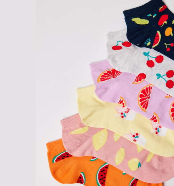 طقم جوارب نسائية بطبعات فواكه (6 أزواج) – ألوان مرحة وخامة مريحة