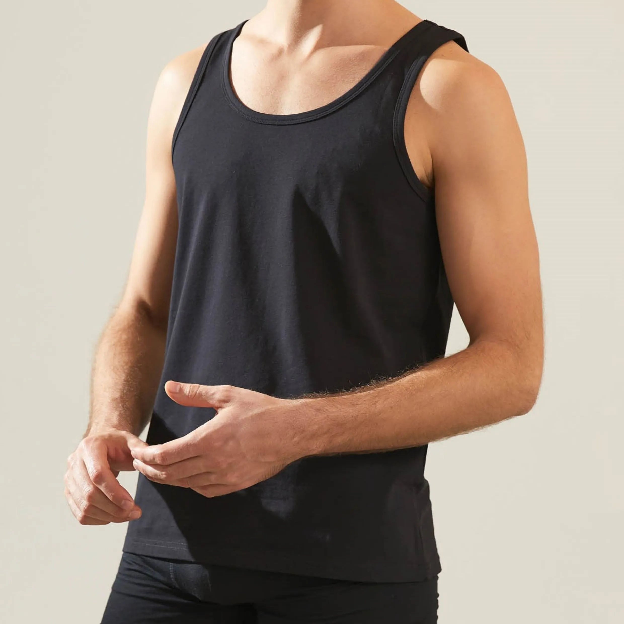 فانيلة رجالية قطنية بدون أكمام بياقة دائرية