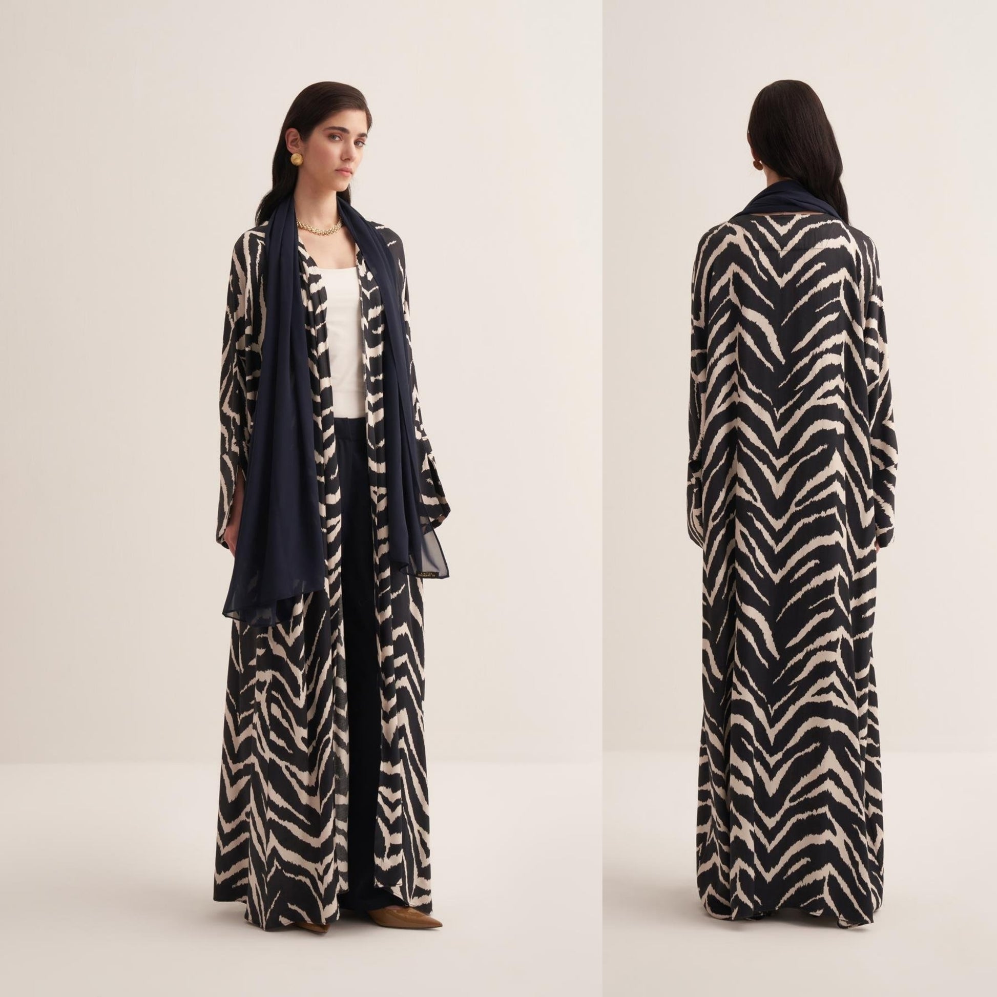 عباية مع وشاح بنقشات عصرية – أناقة متكاملة بإطلالة واحدة alsheikhabaya