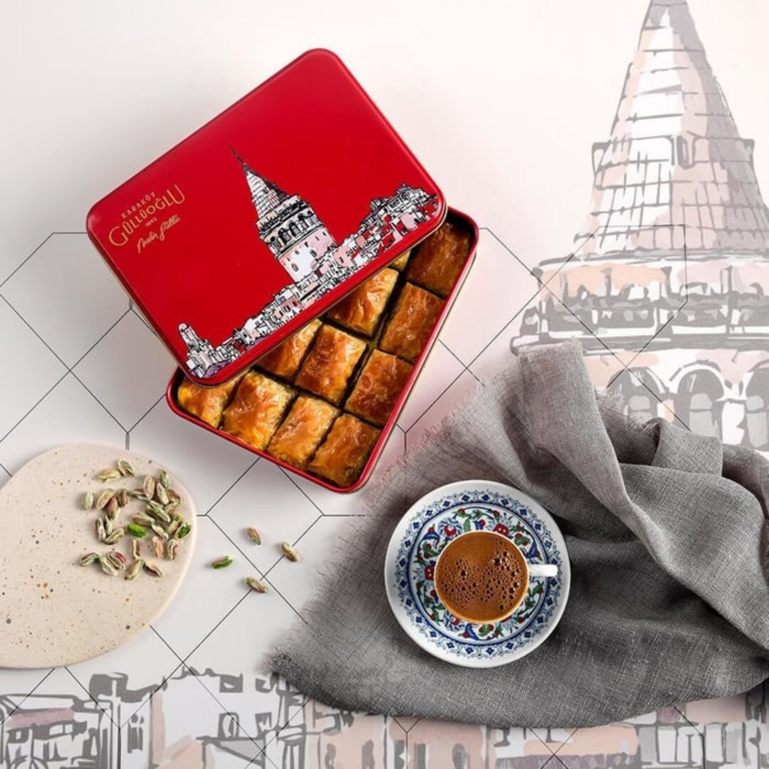 علبة هدايا بقلاوة بالفستق من كاراكوي غولوأوغلو