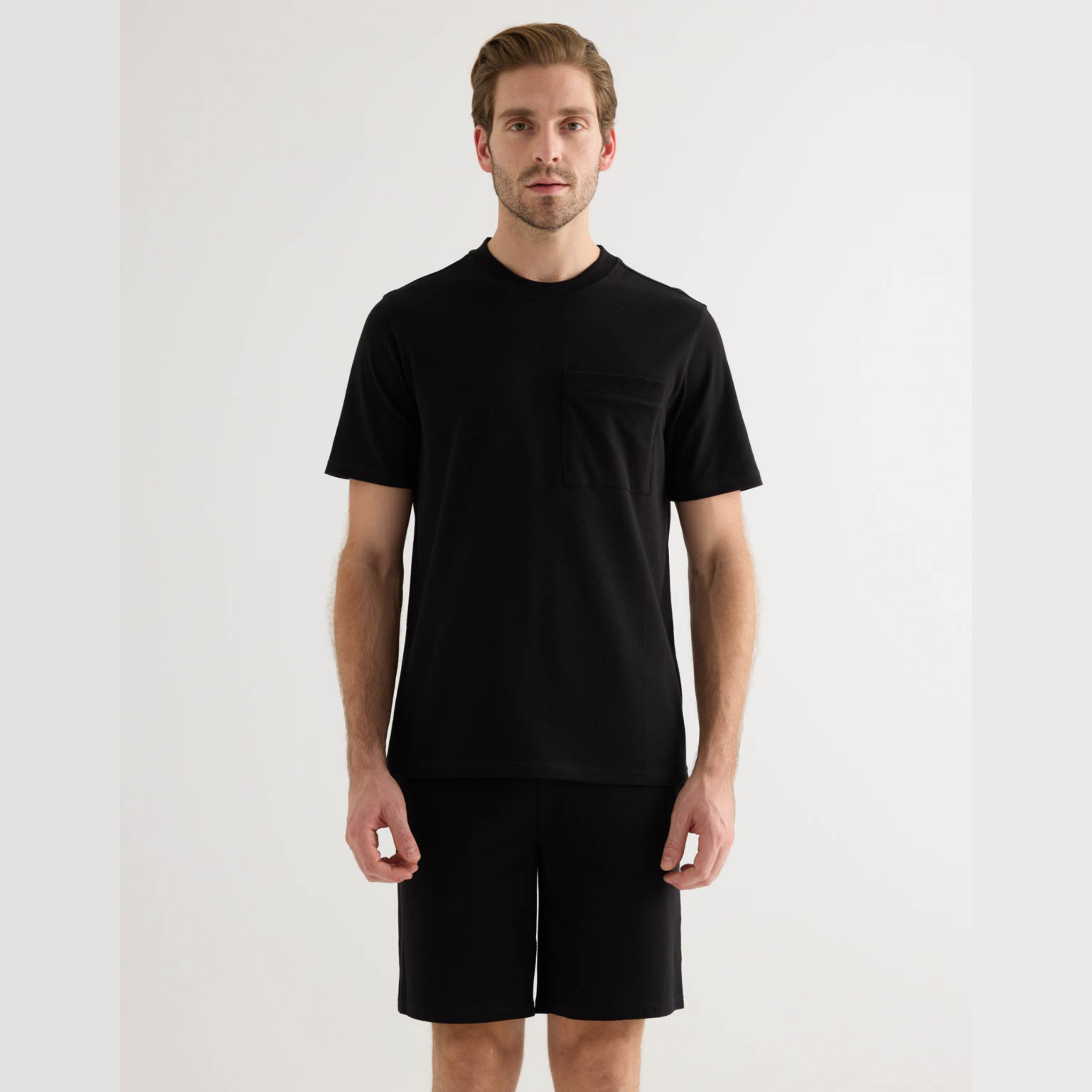 Men's cotton T-shirt with pocket and short sleeves