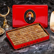 بقلاوة صفراء ملفوفة بالجوز من حافظ مصطفى