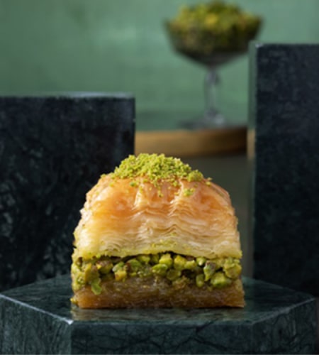 Square baklava with pistachio from Karaköy Güllüoğlu - 1kg