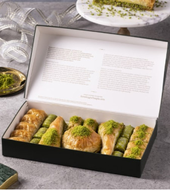 A luxurious set of baklava with pistachio from Karaköy Güllüoğlu