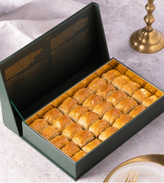 Baklava with pistachio in a special box of 1 kg from Karaköy Güllüoğlu