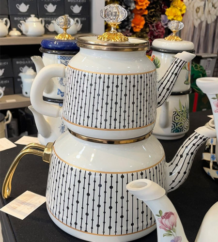 Enamel teapot set from Nagi Home