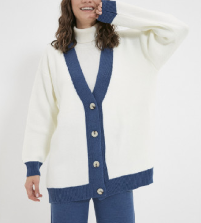 Two-piece knitwear set with buttons