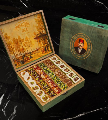 Mixed Turkish Delight - Green Wooden Box - by Hafez Mustafa